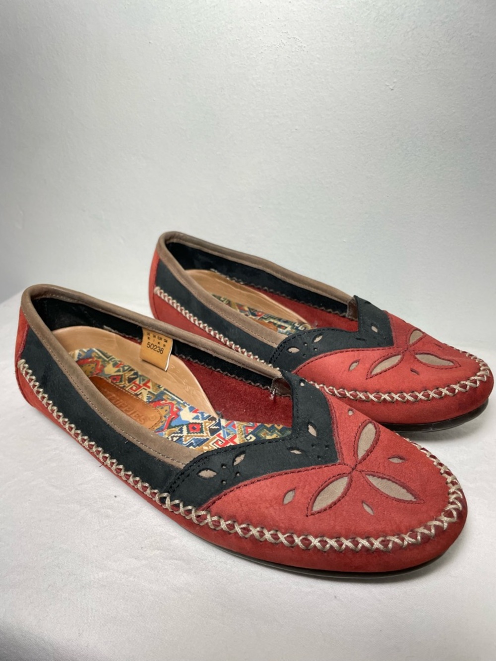 EUC Vintage Hush Puppies Red Black Moccasins 9